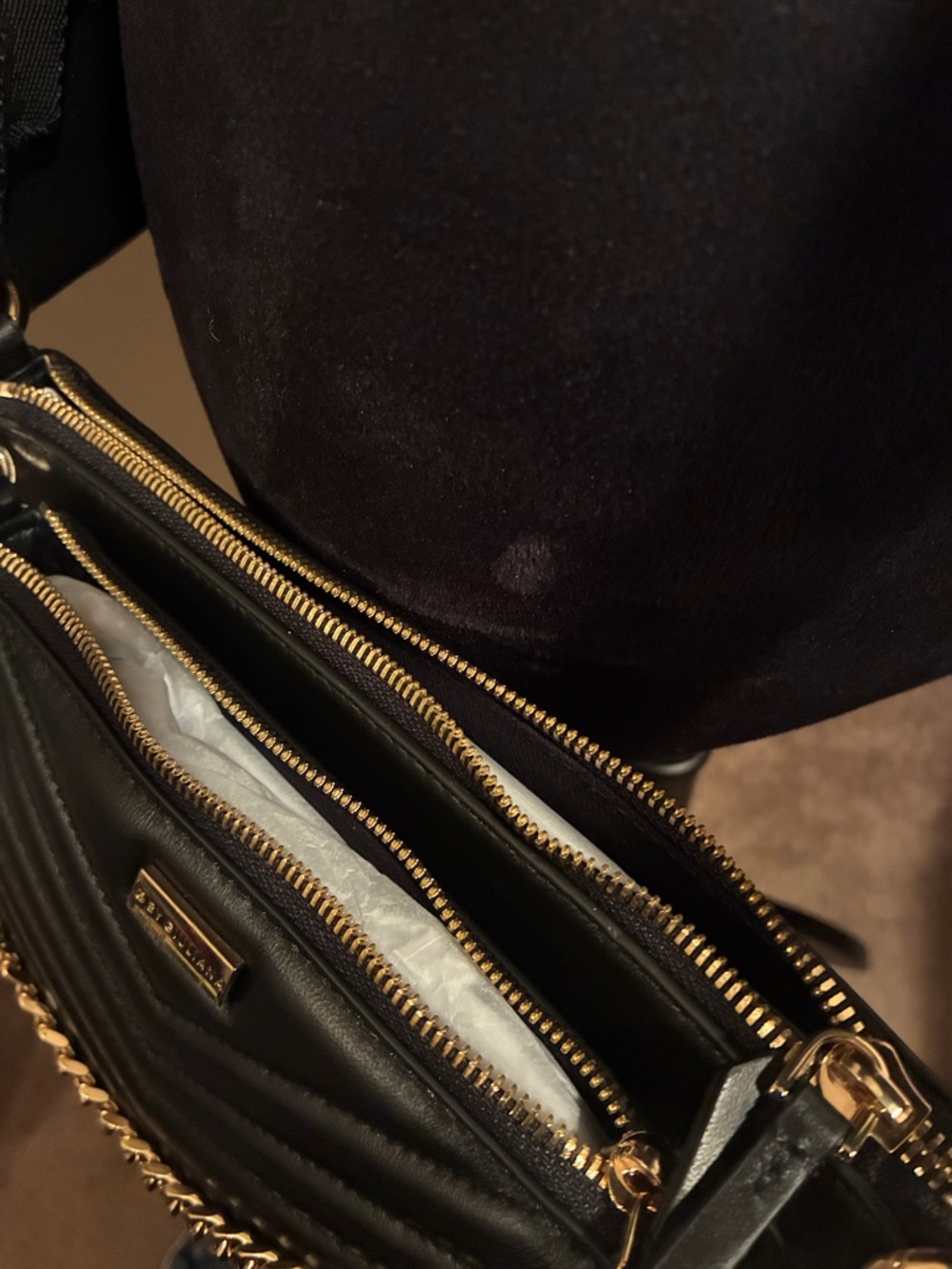 Crossbody Multi-Set Handbag - Picture 9 of 9